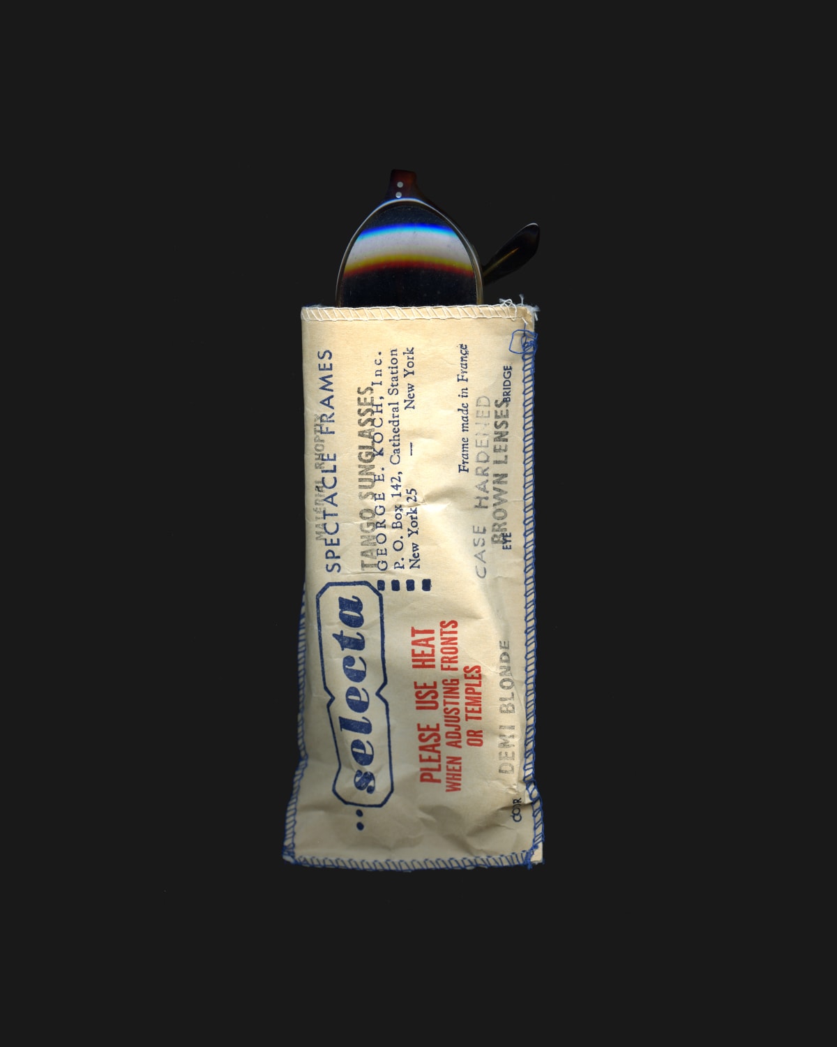 Here's a pouch in which the Tango by SELECTA acetate frame was stored in. This frame can be found at Bidules